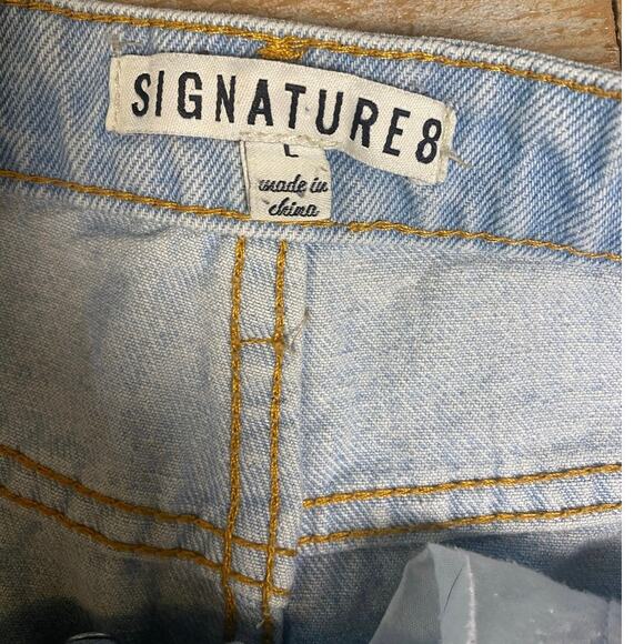 Signature 8 High-Waisted Distressed Frayed Hem Denim Shorts - Size Large - Picture 3 of 5